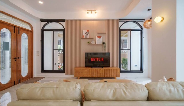 Ayas Retreat - Muji Ekkamai Pool Villa With 4 Bedrooms in Bangkok