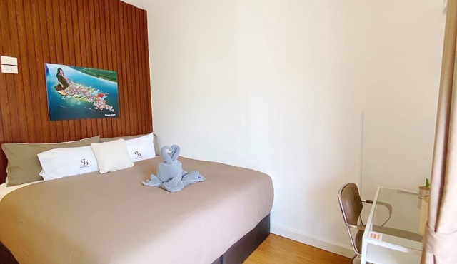 SJ Beach House Patong in Patong