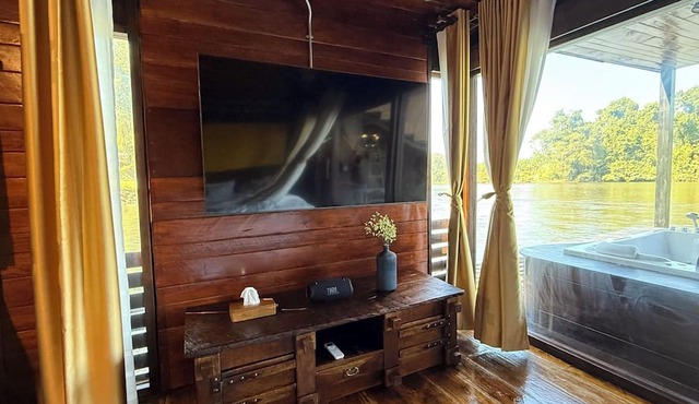 Kawarin River Exclusive Hotel & Resort in Thong Pha Phum