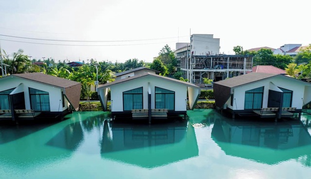 Boathouse Boutique Riverside in Nakhon Chai Si