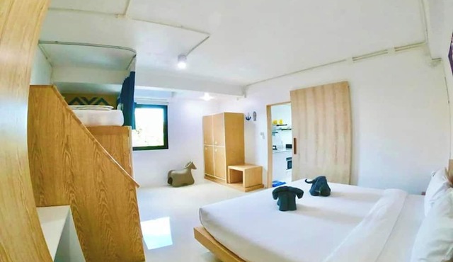 The Rock Samui Poshtel Lamai Beach in Koh Samui