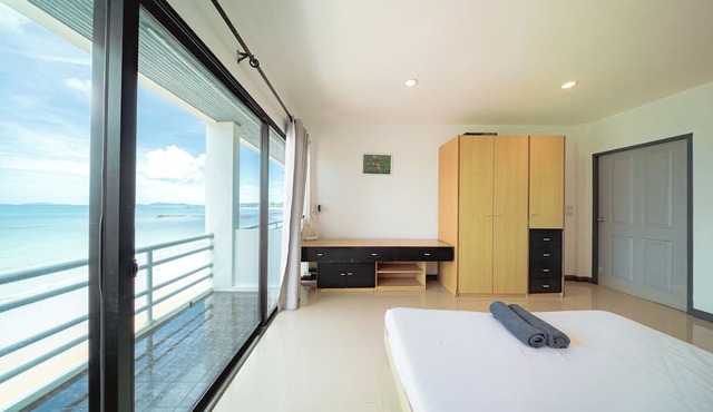 GAO Lighthouse Phala Beachfront in Ban Chang