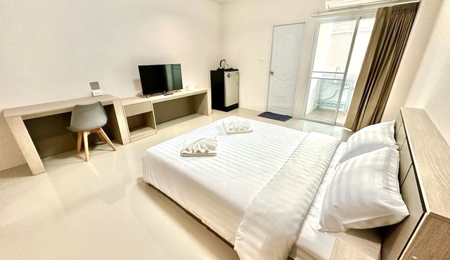 Smith's Place in Pathum Thani