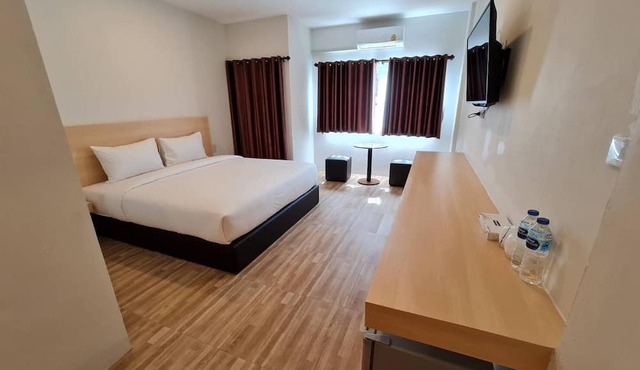 The Charlotte Smart Hotel Lopburi in Lop Buri