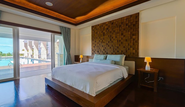 7 Bedrooms Mansion on The Golf Course-JB in Cha-am