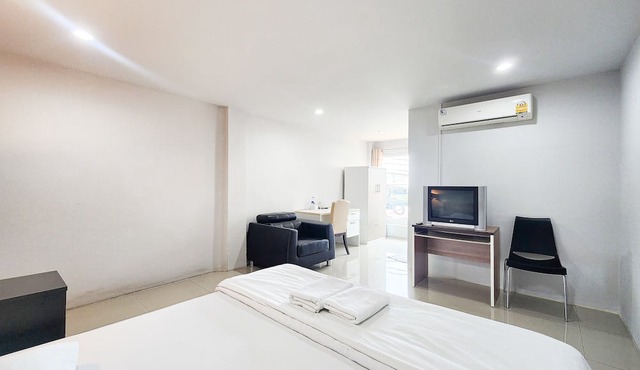 Freesia Guesthouse Suvarnabhumi in Bang Phli