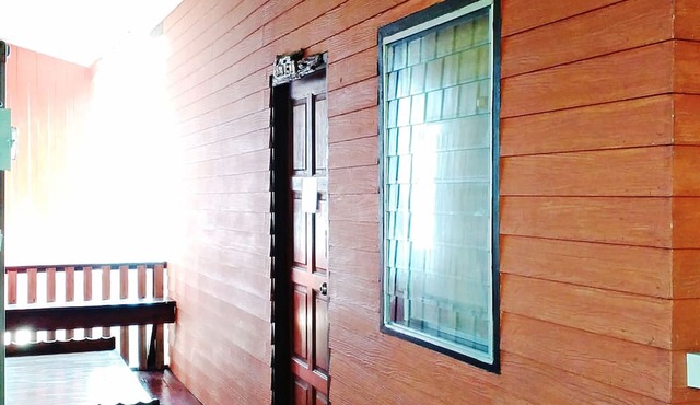 Baanbon Homestay in Amphawa