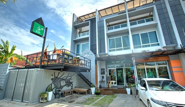 White Monkey Guesthouse in Phetchaburi