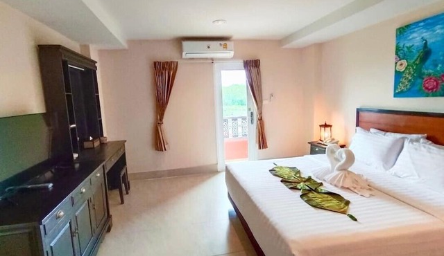 Rayong Lanna Hotel in Rayong