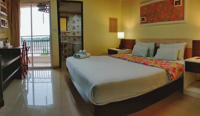 AA Resort Hotel in Bang Bua Thong