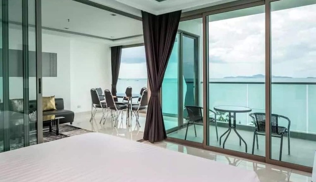 Ultimate Luxury in New High Rise Tower in Muang Pattaya