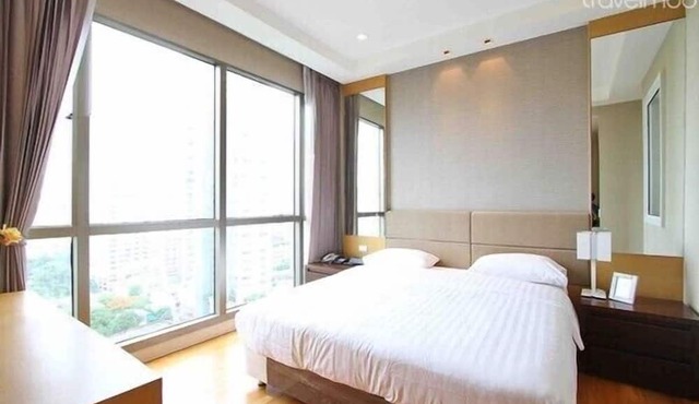 1 BR Apartment With Panoramic View in Bangkok