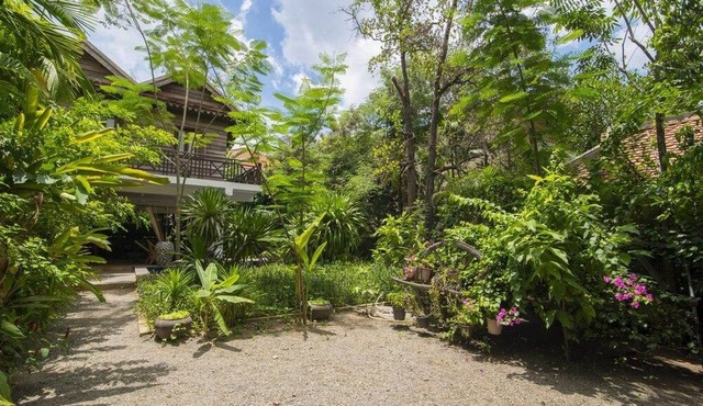 Enkosa Modern Villa in Siem Reap