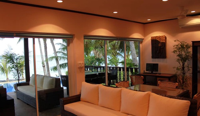 Superb Beachfront Villa with private Pool & Jacuzzi in tropical garden. in Ko Samui