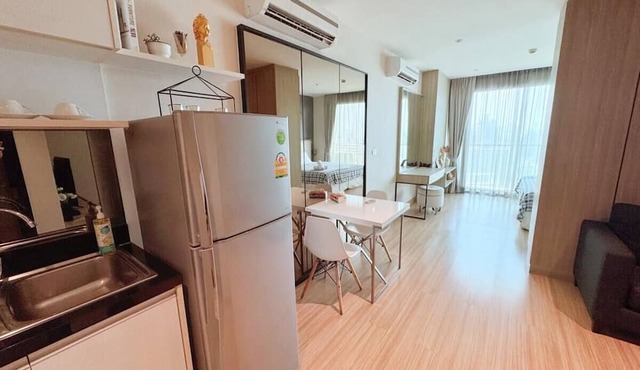 Infinity Pool/Sky Bar/City View/1 min walk to BTS/W District/Family Friendly in Bangkok