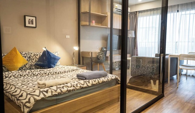 Blossom Condo Sathon-Charoenrat in Bangkok