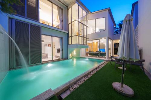 Modern 3BDR pool Villa in Pasak Bangtao in Ban Pak Lak