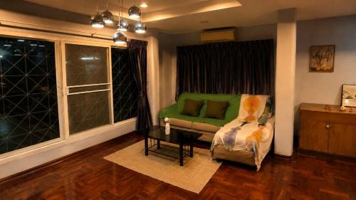CozyOnTop Chatuchak Canal house in Bangkok
