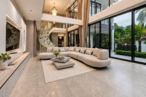 Luxury Sea View Pool Villa in Pattaya South