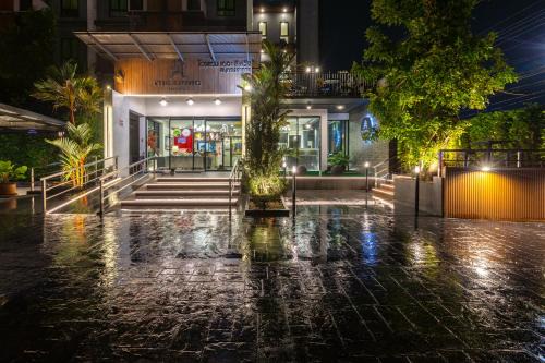 The Living Hotel SamutPrakan in Bang Bo