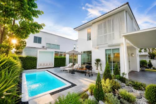 THE RUX Pool Villa S14 in Ban Khlong Lat Bua Khao