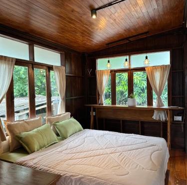 Lanna Thai Style wooden Cozy House Big Garden in Chiang Mai