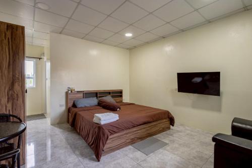 12 BR Blue Lake Residences Pool Villa Pattaya- 24 Guest in Nong Prue