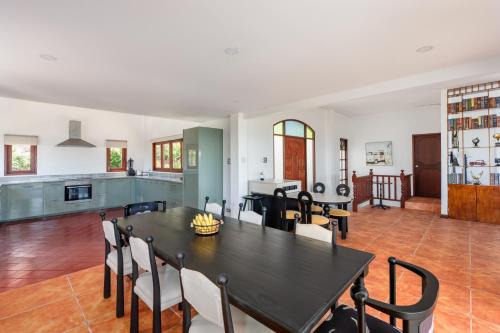 Amorn sunset Villa 日落海景 泳池 花园烧烤大庄园别墅 in Koh Samui