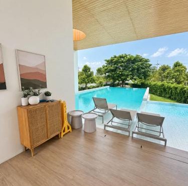 Spacious 3-Bedroom House near Mega bangna and Airport in Bangkok