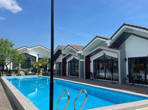 Sandy Clay Bungalows in Sihanoukville