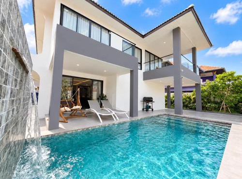 Jomtien 5BR Pool Villa Billiards Chill Balcony in Pattaya