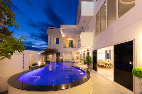 Beaumont Pool Villa with Rooftop and Billiards in Chiang Mai