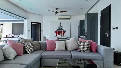 Villa Ying Yang - Large Pool & Sea View, 3BR in Bueang Sam Phan