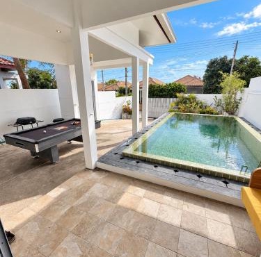 Golden Hour Villa Private Pool & Billiards in Choeng Mon Beach