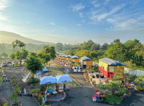 Inn Train Camping อินน เทรน แคมปิ้ง ตู้นอน วังน้ำเขียว in Wang Nam Khiao