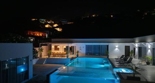 Luxury Villa with Unique Glass Pool 5BR 10 Guests in Plai Laem