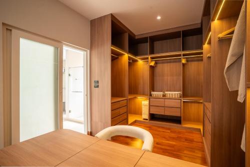 Villa 3 Bedrooms 5 Bathrooms 2 Multi Rooms WiFi in Bangkok