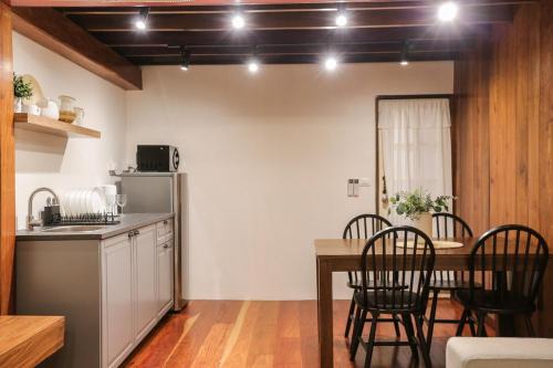 Rustic Cabin Flat at China Town 2min walk to MRT in Samphanthawong