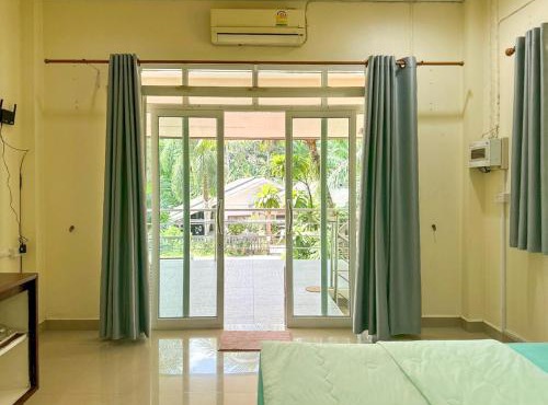 Khun Chai Guesthouse in Ao Luk