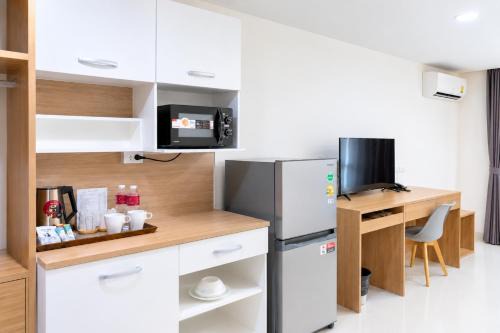 Christella Hotel Laemchabang in Si Racha