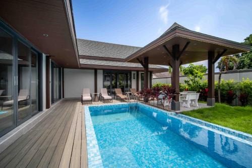 summer stay pool villa in Phuket