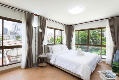 Luxury 3BR 230sqm 5 min to BTS Sukhumvit 26 in Bangkok