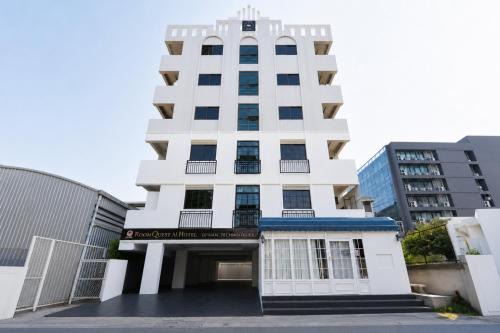 RQ Opsian Ratchada Service Apartments in Bangkok