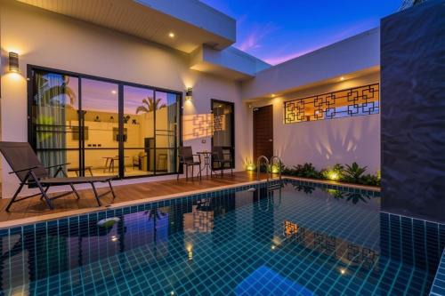 NEW Bamboo Villa 3 Bed 5 Minutes To Nai Harn Beach in Rawai Beach