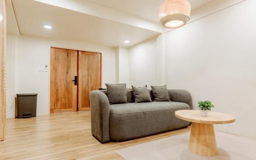 House Ekkamai 3BR for 10 pax Near Ekkamai BTS and Donki Mall in Bangkok