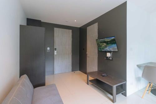 Resort Studio Pool, Gym utopia central c325 in Phuket