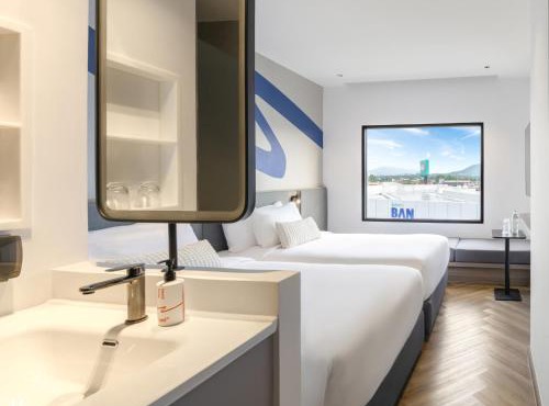 Bedz Hotel Ban Bueng in Ban Bung