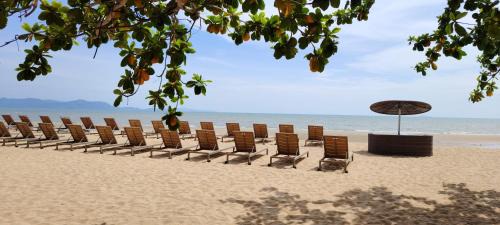 Pattaya Private Beach - Grand Florida Beachfront Condo Resort in Na Jomtien