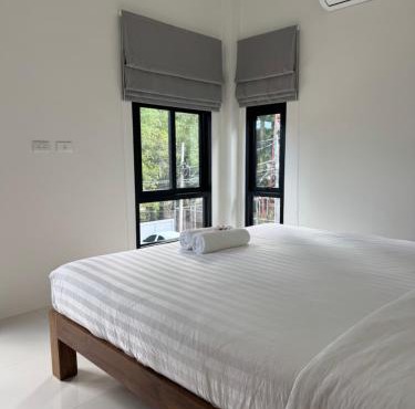 Glasshouse 2 - 2 bed house close to Chaloklum beach in Chaloklum