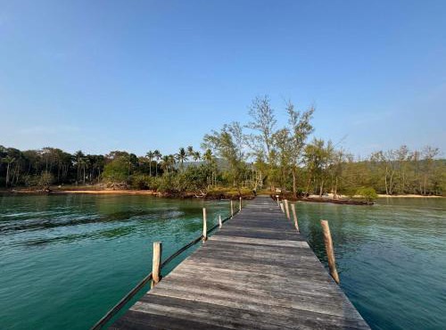 Paradise Sunrise Bungalows in Koh Rong Island